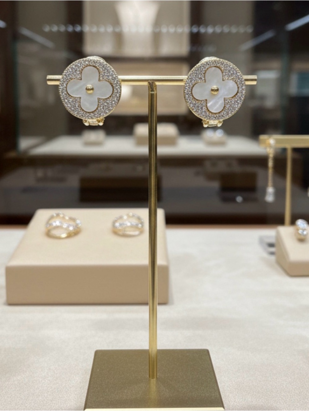 Van Cleef style clover WhiteMother-of-Pearl Clip-On Earrings in Gold NEW